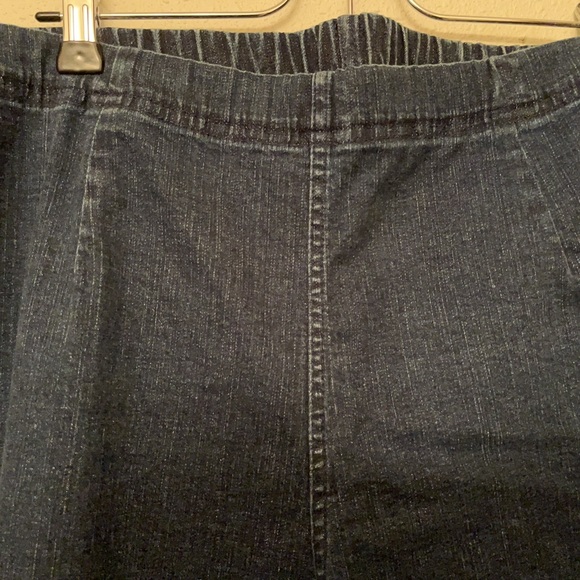 Ladies Capri’s - Picture 2 of 4